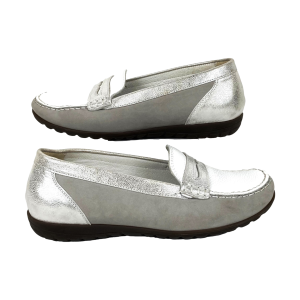 Nieuwe dames mocassins van Waldläufer.  Maat 37,5 H (=4,5). Kleur: wit met zilver. Met uitneembare binnenzool. Materiaal: binnen en buiten leer. Zool: kunststof.