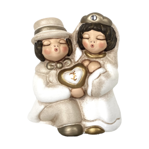 Keramieken beeldje van een bruidspaar. Merk: Thun (Italië). Ontworpen door Bozner. Handbeschilderd in beige met goud tinten. Gemerkt aan onderzijde. Hoog: 7,5 cm. Breed: 6,5 cm. In prachtige staat.