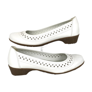 Nieuwe witte leren ballerina's van Easy Street. Model JENA. Maat 40 G (=6,5 G). Normale pasvorm. Met uitneembare leren binnenzool en kunststof zool. Hakhoogte: 3 cm.