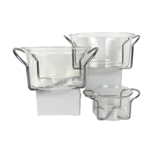 3x Stijlvolle jaren '80 Deens design hittebestendige glazen schaal/kom, met een verchroomde stalen houder. Model Hot Pot. Ontwerp van Carsten Jørgensen voor Bodum. Afmeting: groot: diameter 22 cm, hoog 10 cm; middel: diameter 17 cm, hoog 9 cm; klein: diameter 10 cm, hoog 6 cm. In uitstekende staat.