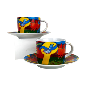 2 Kop en schotels. Kunstenaar: Corneille. Motief: L'été Commençant.  Formaat: schotel: diameter 16 cm; kopje: diameter 8,5 cm, hoogte: 8,5 cm., inhoud: 200 ml. In uitstekende staat. Zie ook de advertentie van een Corneille bord.