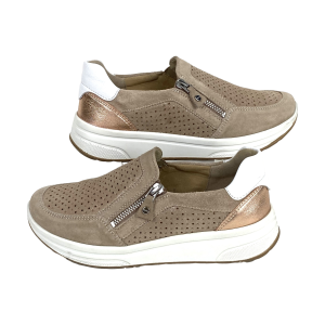 Beige leer met suède dames instapper van Ara. Model Sapporo 2.0. Maat 37 (4). Wijdte H. Met glitter perforaties over de neus en zijkant en een ritsje voor een gemakkelijke instap. Met uitneembare leren binnenzool (originele binnenzool ontbreekt) en rubber profielzool. uitstekende staat.