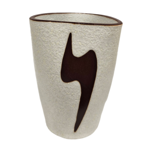 Ontdek het 11 cm hoge Ravelli bekervaasje, perfect om te verzamelen! Voeg dit charmante kunststukje toe aan jouw interieurcollectie.