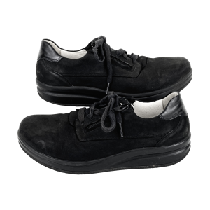 Extra brede diabetik zwarte nubuck dames sneakers van Hartjes. Maat 41. Wijdte M. Met uitneembaar voetbed en rubber zool. Hakhoogte: 1,5 cm. Voering: Dry Clim. In uitstekende staat. Nieuwprijs: 229,90.