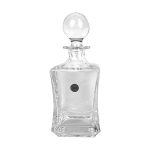 Whiskykaraf van loodkristal 24%. Merk: Roma (Made in EEC). Met stop. Hoogte met stop: 26 cm. Bodem: 10x10 cm. In uitstekende heldere staat.