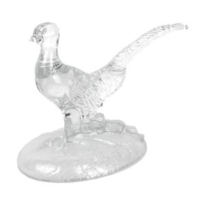 Sculptuur van een fazant op matglazen voet. Merk: Crystal d'Arques (Frankrijk). Van 24% loodkristal. Ca. 24 cm breed en 17 cm hoog. Voet: 15 cm lang en 11 cm breed. In uitstekende staat.