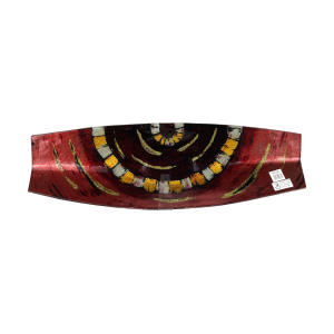 Nieuwe handgemaakte decoratieve schaal van Gilde Glass Art (Bocholt). Gemaakt met de fusing techniek (versmolten glaselementen). Handbeschilderd in abstracte motieven in de kleuren goud (glitter), bordeauxrood en zwart. Afmeting: 44 cm lang x 15 cm breed x 3 cm hoog.