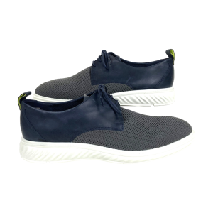 Marine blauwe lichtgewicht heren sneakers van Ecco. Model St.1 Hybrid Lite. Maat 47. Van leer met stof. Leren uitneembare binnenzool. Zool: rubber. In nieuwstaat.