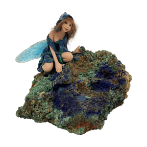 Image of Saskia Hoeboer – Elf, zittend op ruwe azuriet-malachiet (Preloved)